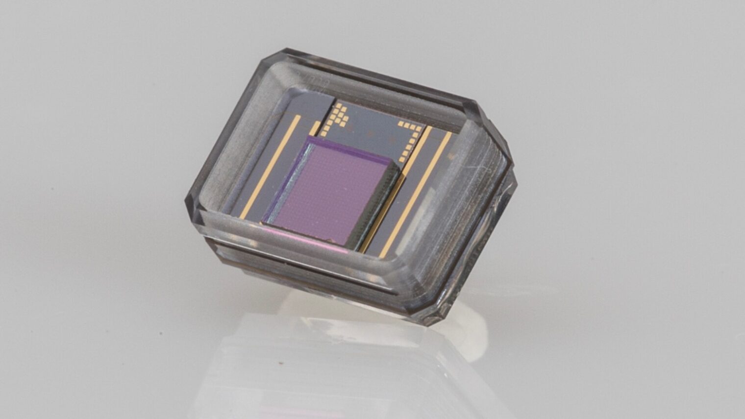 Bionic retina implant