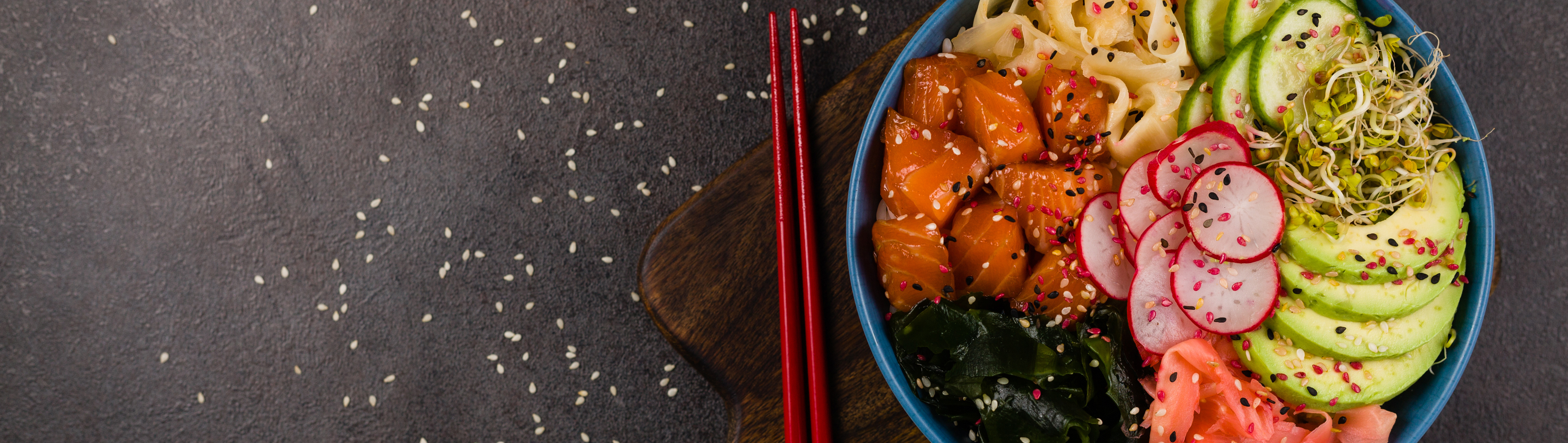 Poke bowl crevettes cajun et mangue