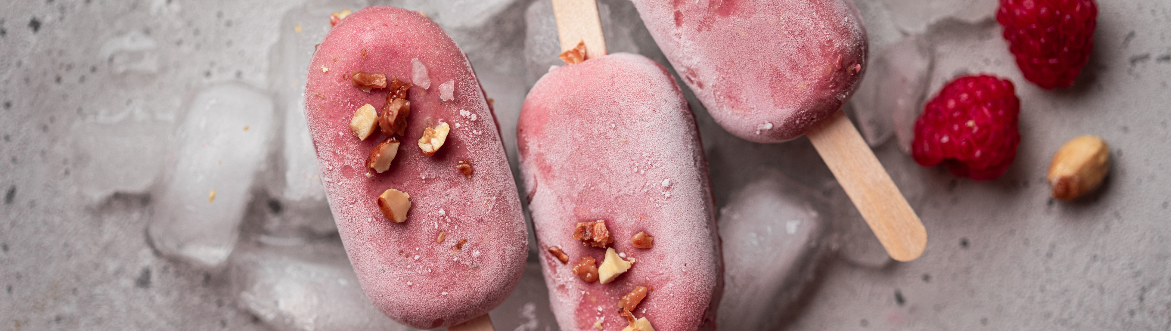 Bâtonnets de glace au yaourt et fruits