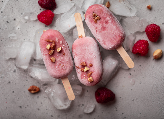 Bâtonnets de glace au yaourt et fruits
