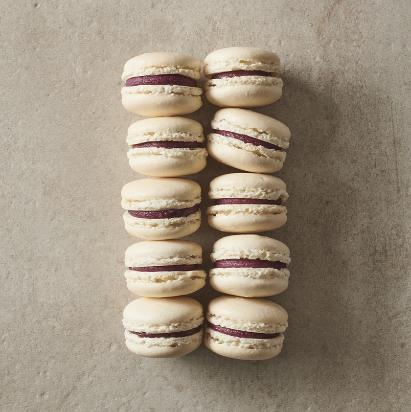 Macarons chocolat blanc et cassis