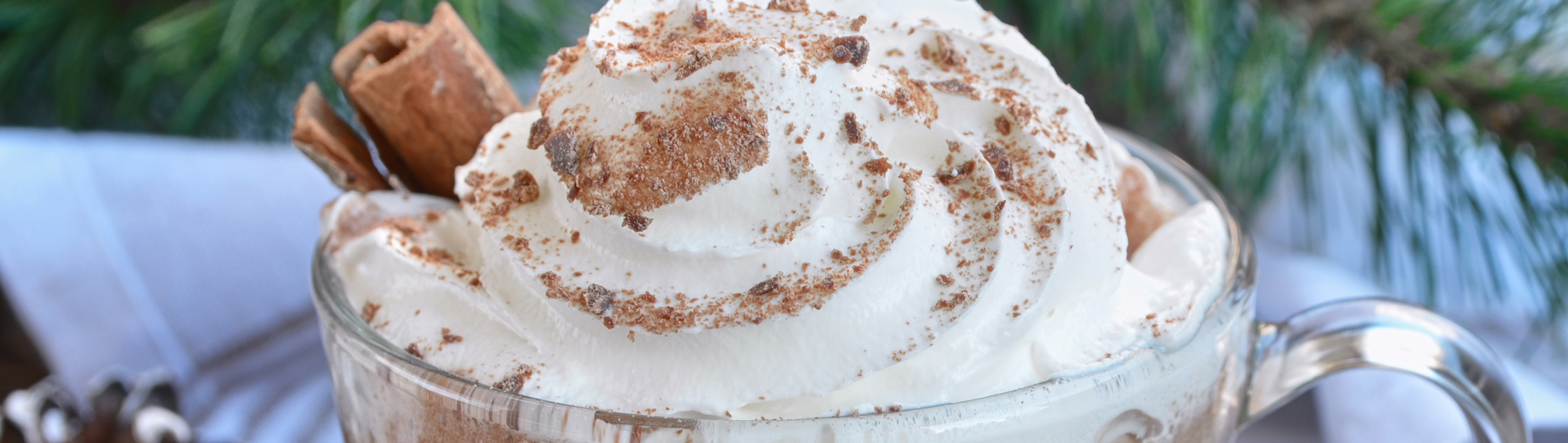 Chocolat chaud cannelle et chantilly orange