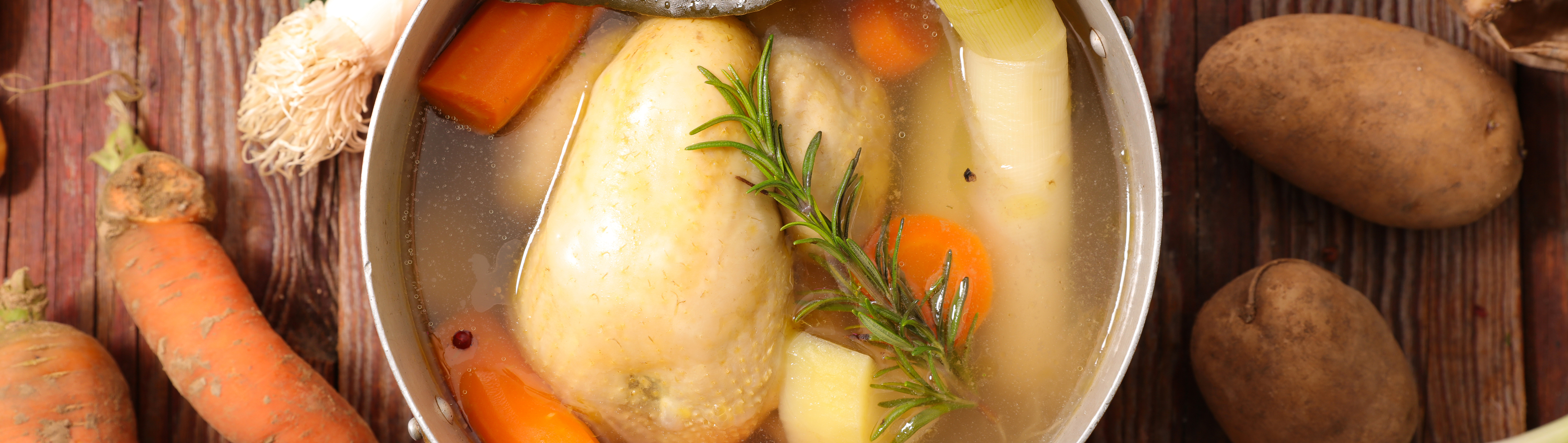 Poule au pot et sa sauce blanche