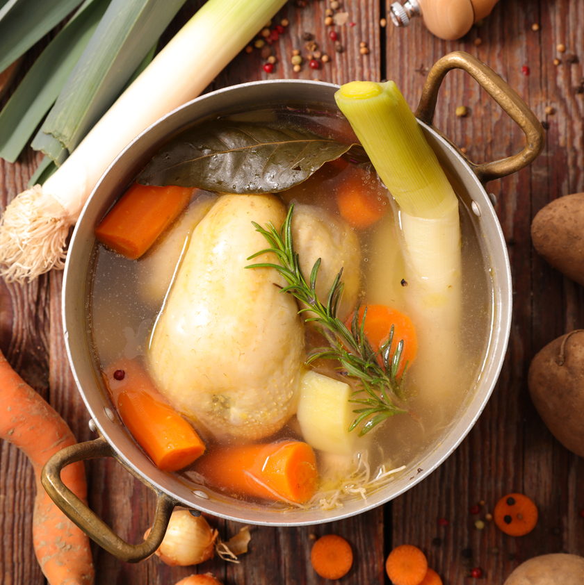 Poule au pot et sa sauce blanche