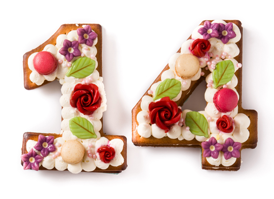 Number cake vanille framboise hibiscus et rose