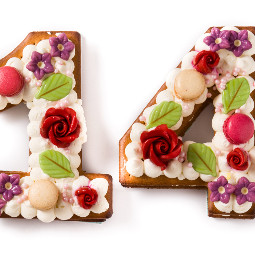 Number cake vanille framboise hibiscus et rose