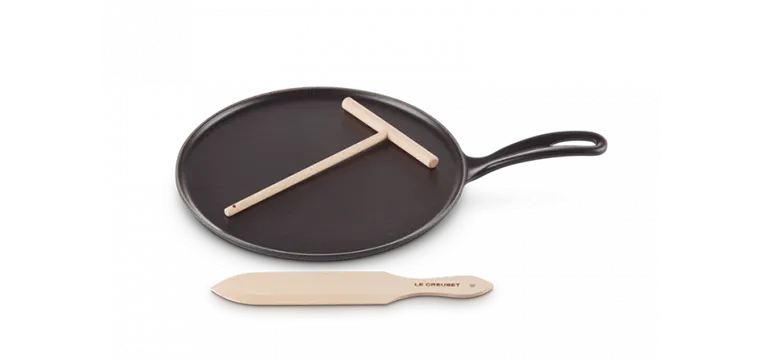 Crêpière en Fonte 27 cm Noir Mat avec Spatule & Râteau Le Creuset