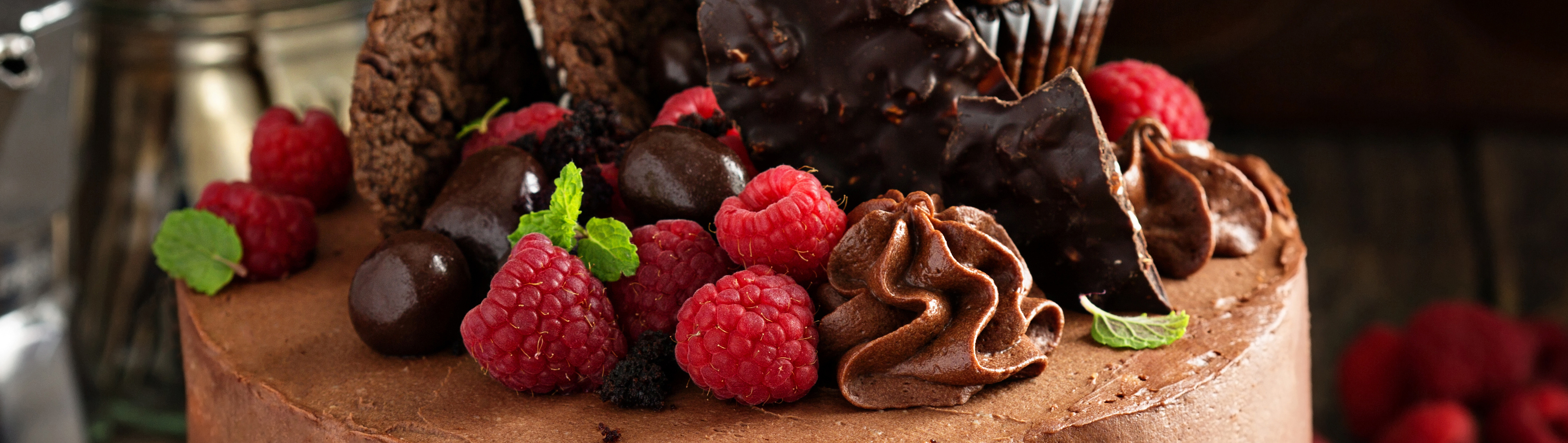 Entremets chocolat lait et mousse fruits rouges