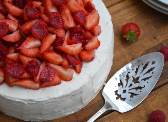 Gâteau de crêpes chantilly fraises et framboises