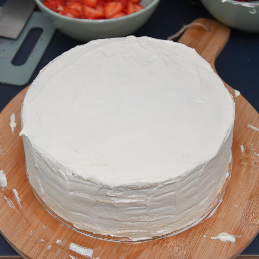 Gâteau de crêpes chantilly fraises et framboises