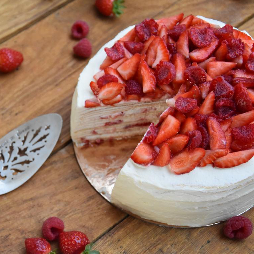 Gâteau de crêpes chantilly fraises et framboises