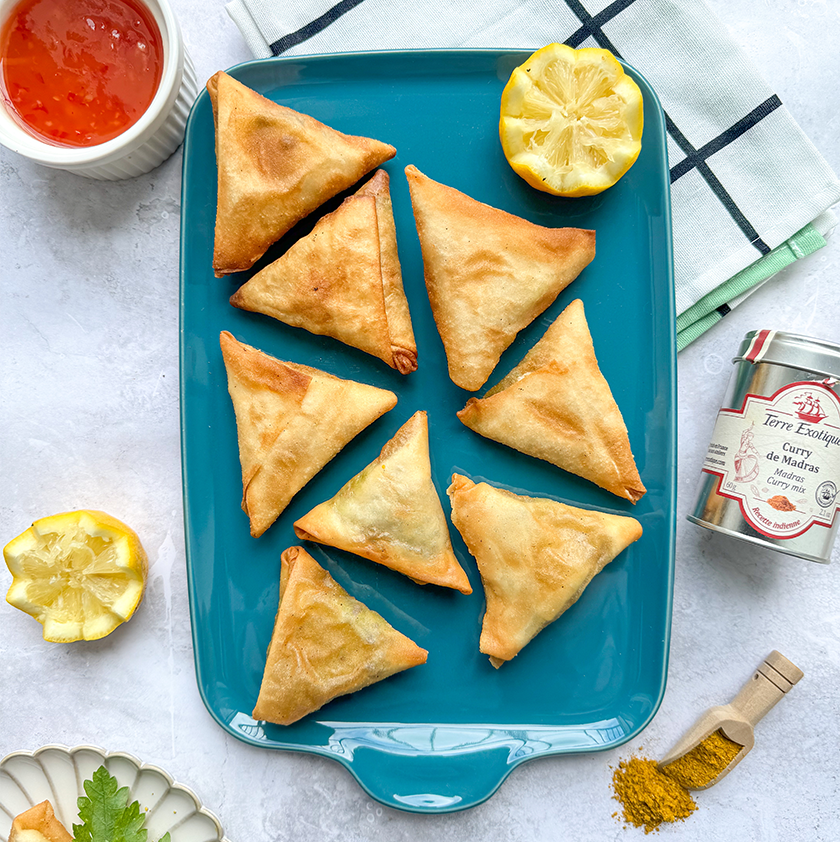 Samosas de carne, curry y verduras