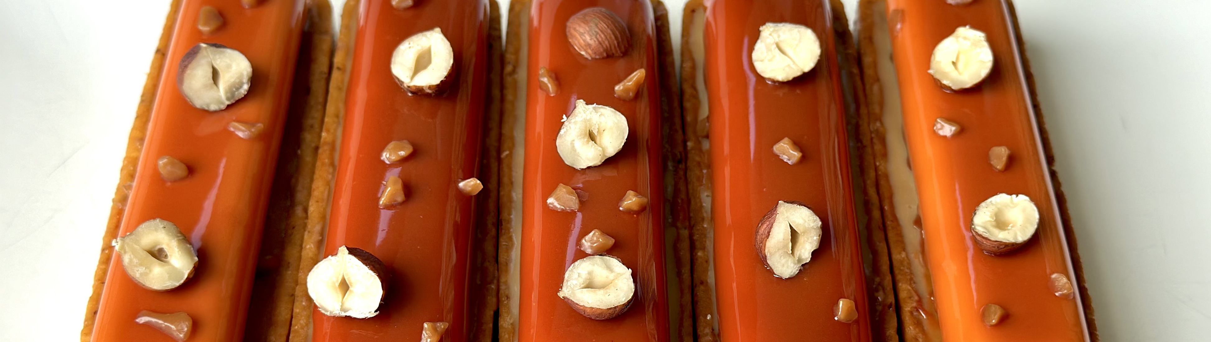 Entremets cœur praliné et mousse chocolat blond