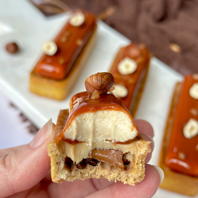 Entremets cœur praliné et mousse chocolat blond