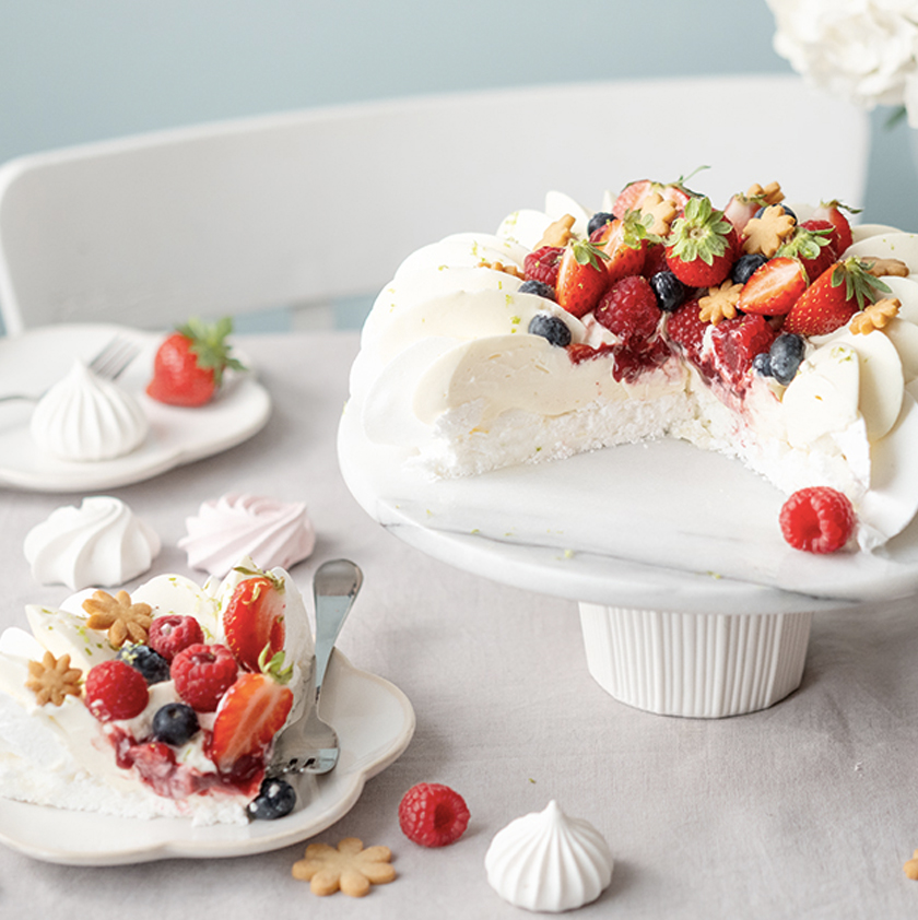 Pavlova aux fruits rouges et yuzu