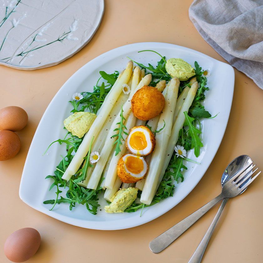 Asperges et œufs mollets panés