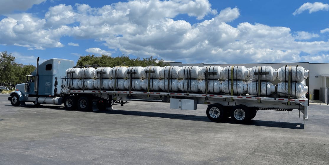 Freon tanks delivery by Curri