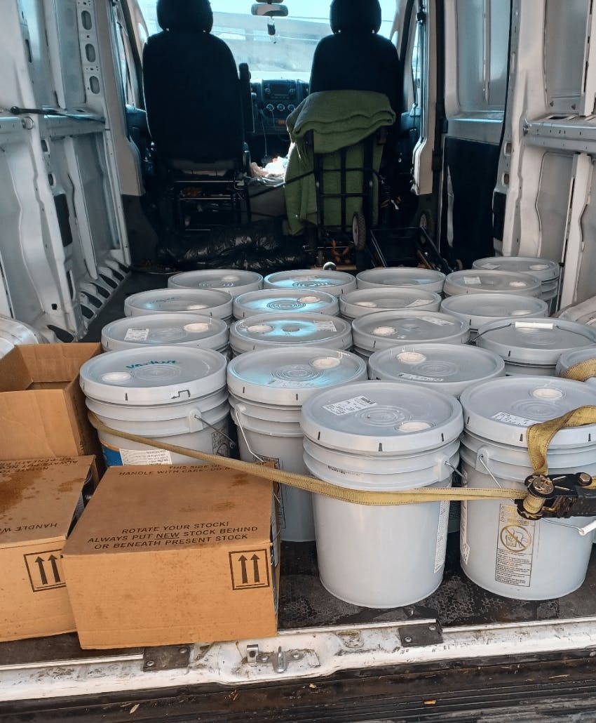 Local Paint Delivery Service - Last-Mile Solution | Curri