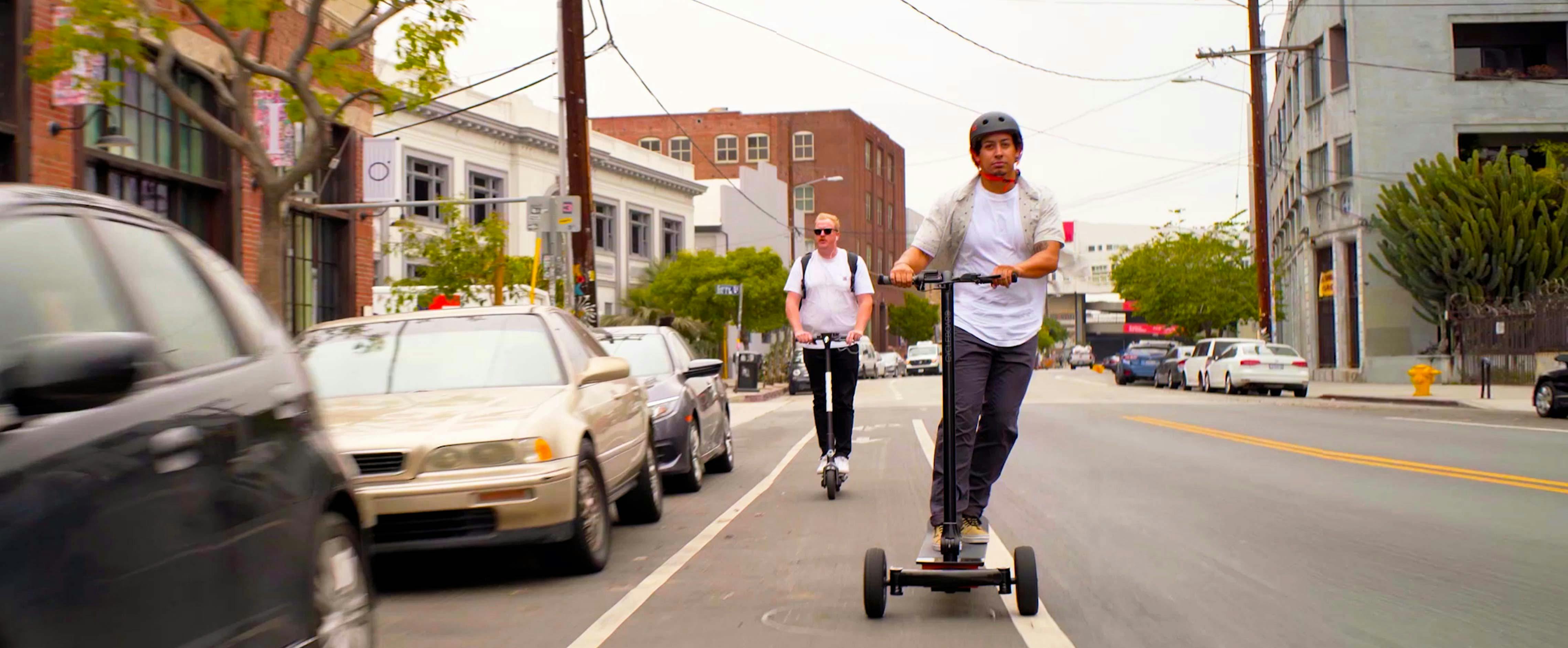 Ride safer knowing you'll be seen above the rest. With CycleBoard 3 wheeled lean to steer design