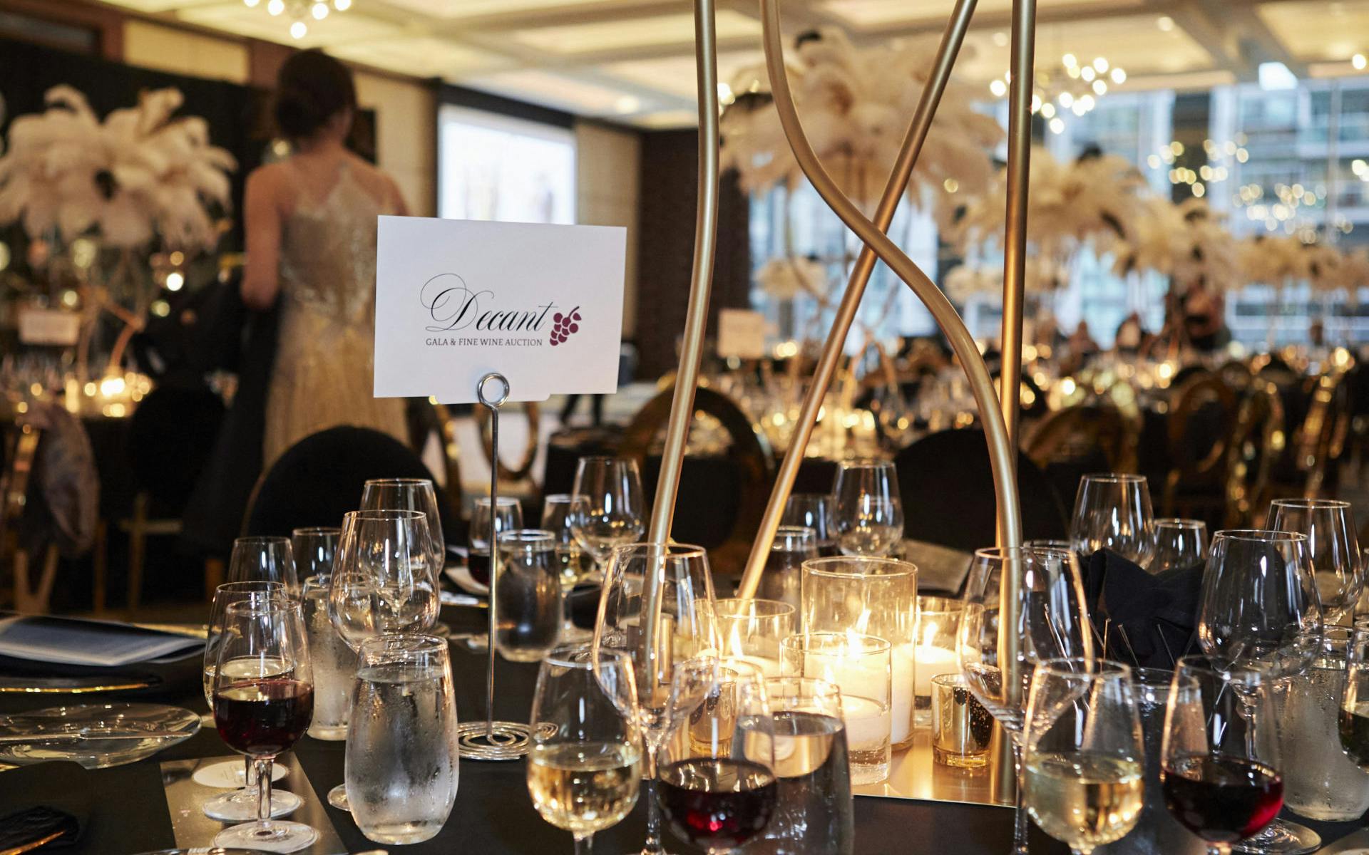 Elegantly decorated Decant gala table.