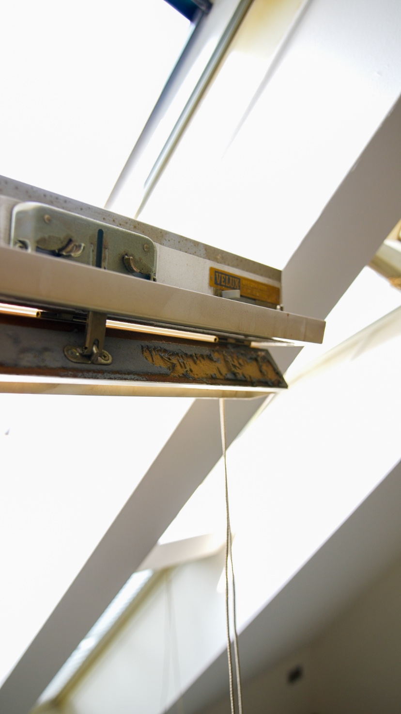 Wie kann man Velux Dachfenster abdichten?