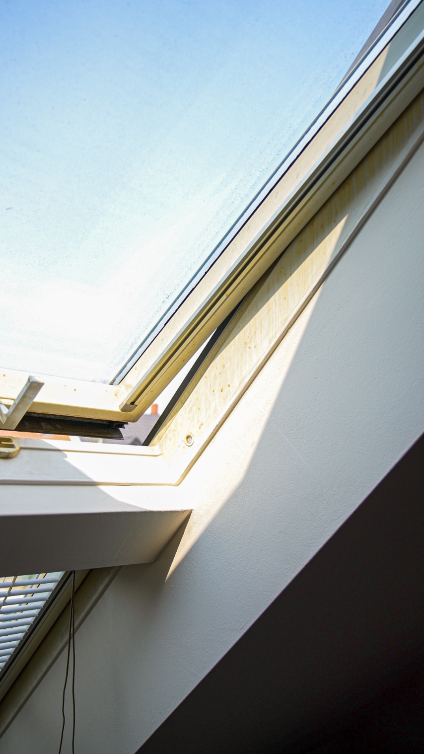 Wie misst man Velux oder Roto Dachfenster aus?