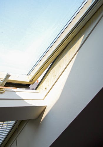 Wie misst man Velux oder Roto Dachfenster aus?