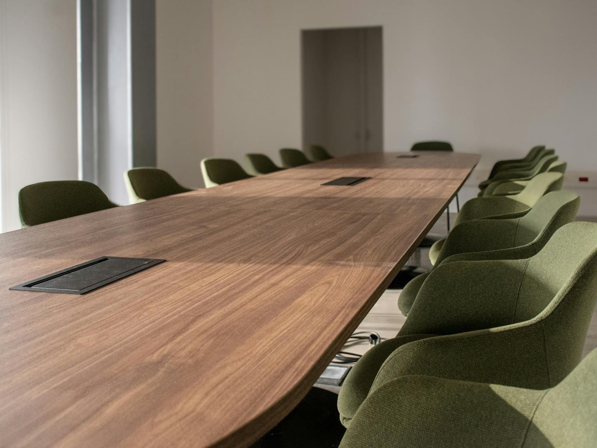 table de réunion eco responsable fabriqué dans l'atelier DACOTA situé dans le Tarn et Garonne