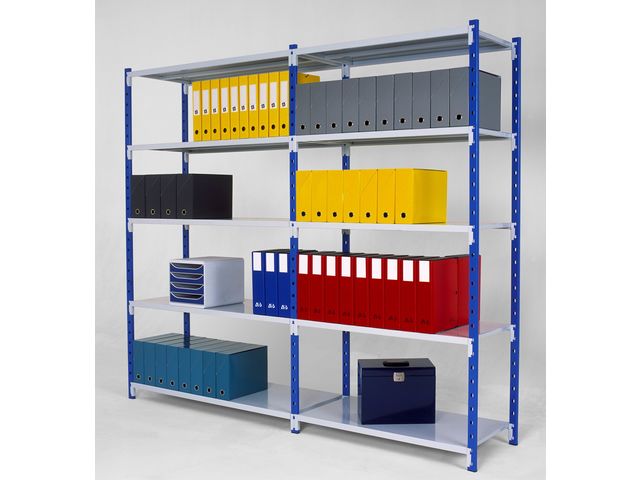 Rayonnage simple avec des boites et des cartons dessus