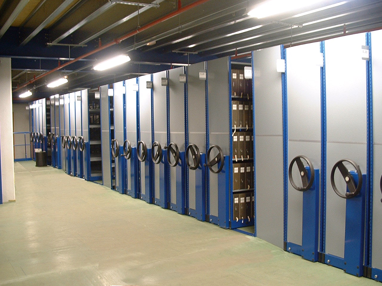 Rayonnage mobile à volants