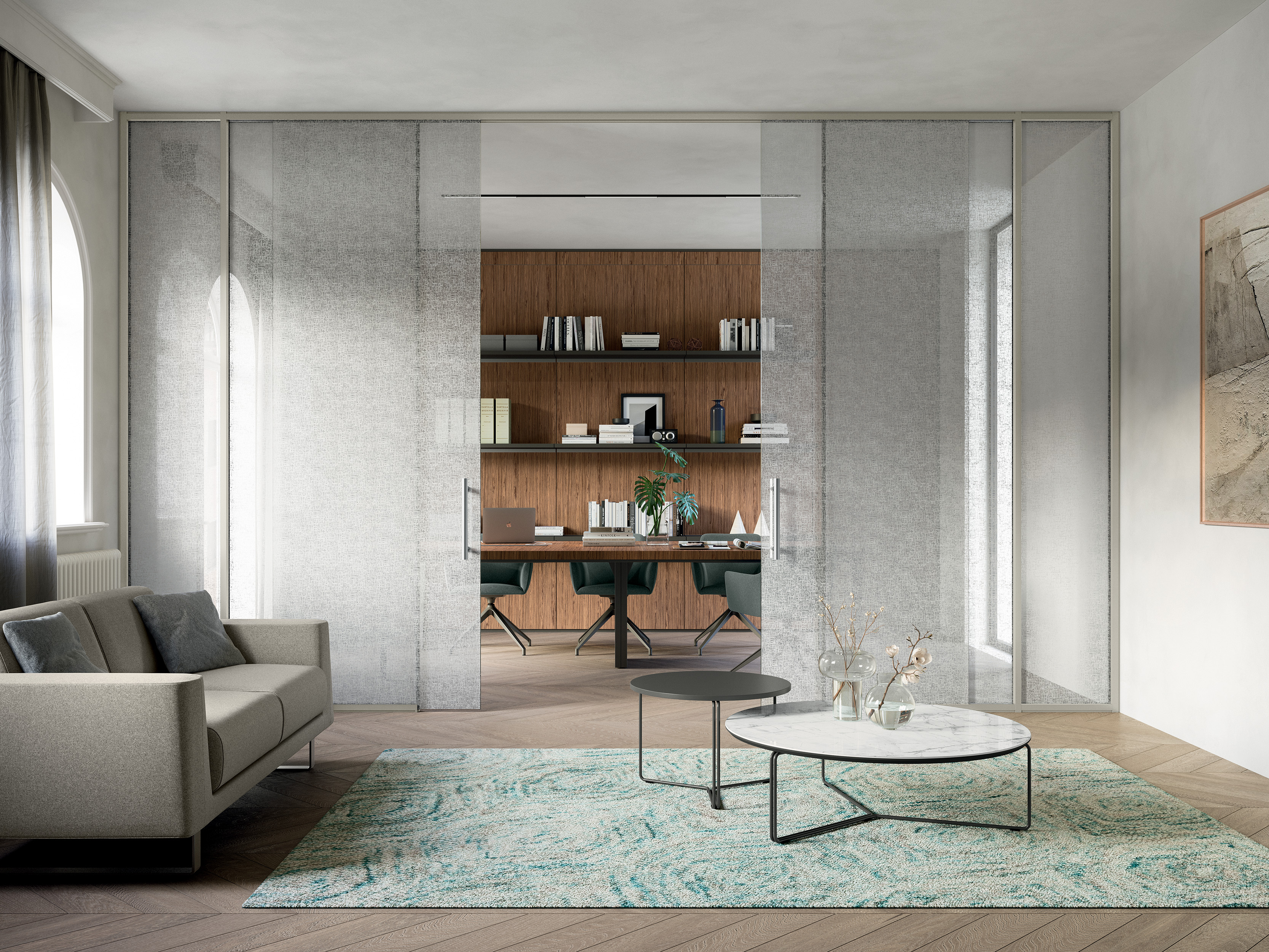 Bureau avec un salon et un espace de réunion séparé de la pièce