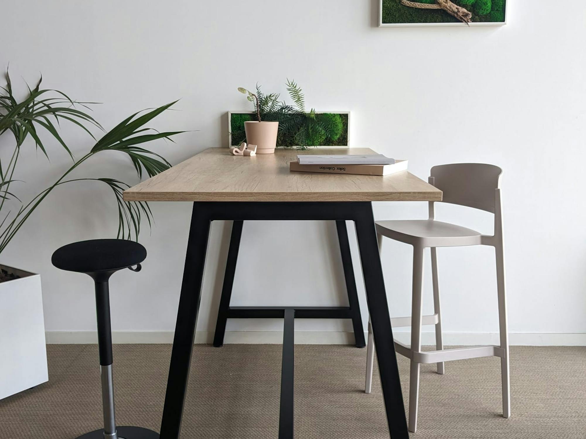 Table haute HERMES collection DACOTA acier noir et bois de forêt durable