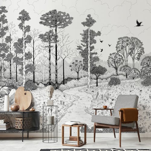 Un pièce avec une chaise et un papier peint personnalisé avec une vue d'une forêt sous forme de dessin