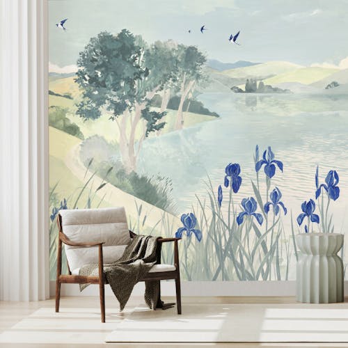 Un pièce avec une chaise et un papier peint personnalisé avec une vue d'un lac sous forme de dessin