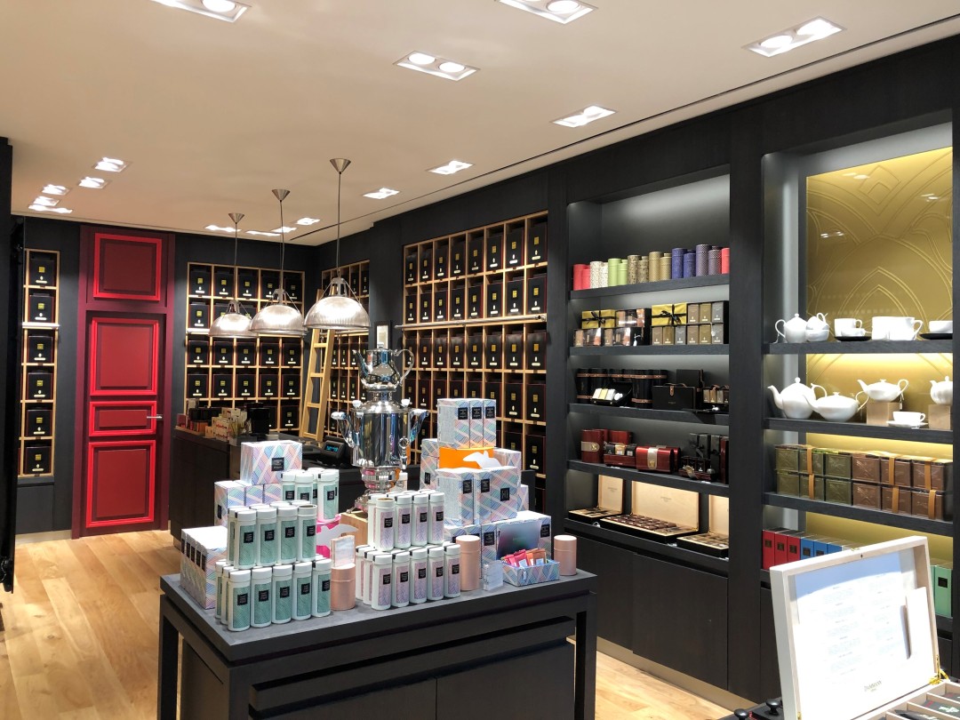 Intérieur de la boutique Saint Germain des Prés DAMMANN Frères