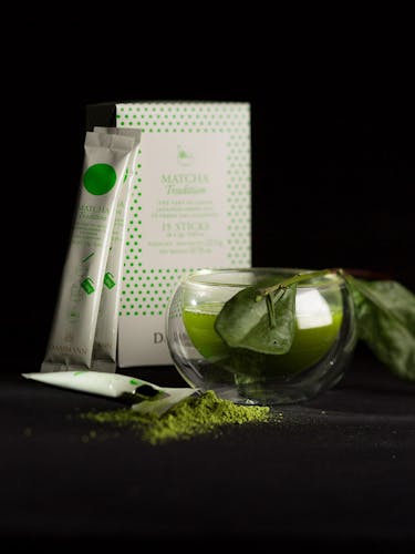 Boîte de sticks de matcha DAMMANN Frères, liqueur verte de thé matcha et poudre de matcha.