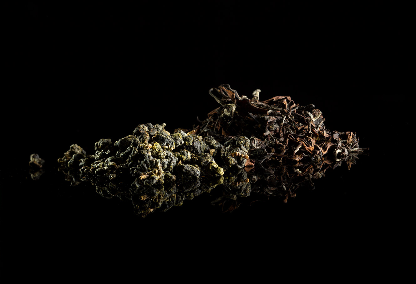 Oolong tea leaves in bulk.