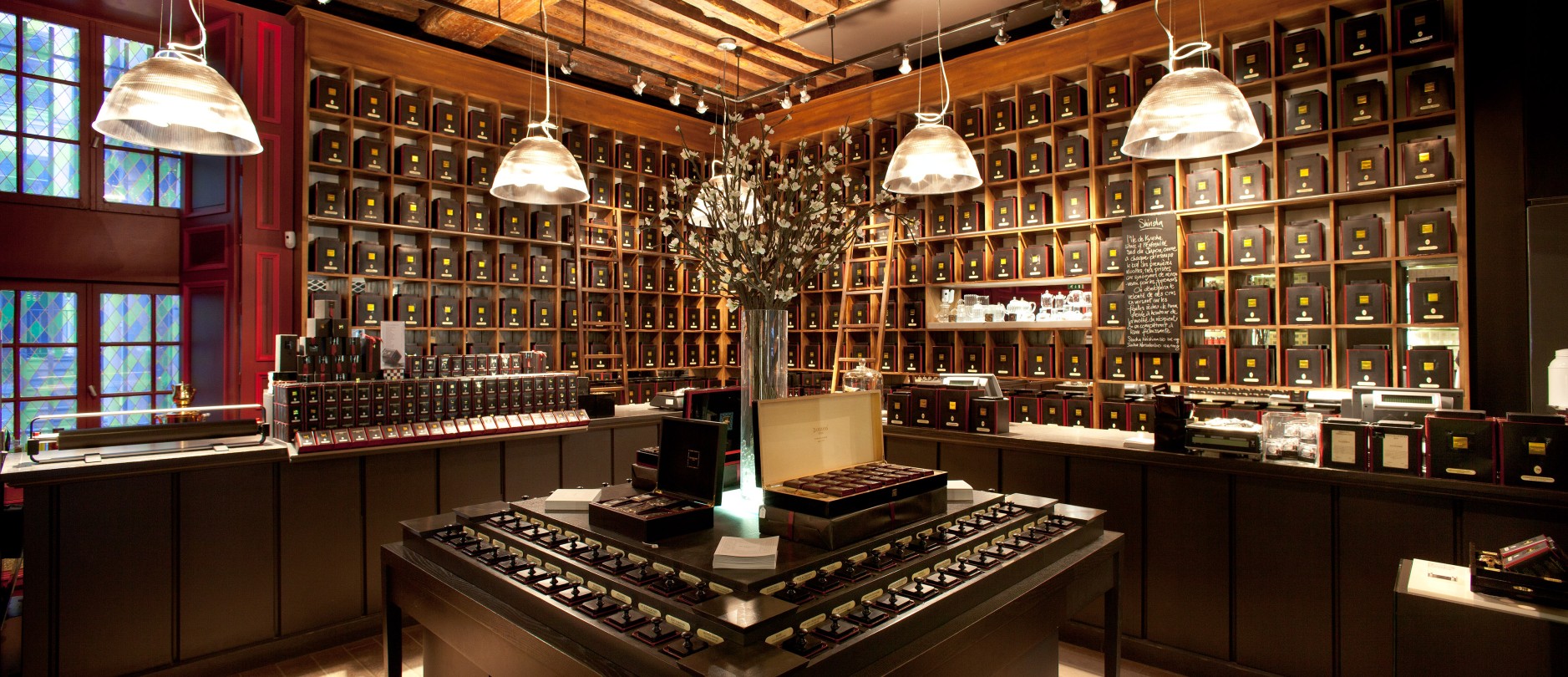 Intérieur de la boutique Place des Vosges DAMMANN Frères