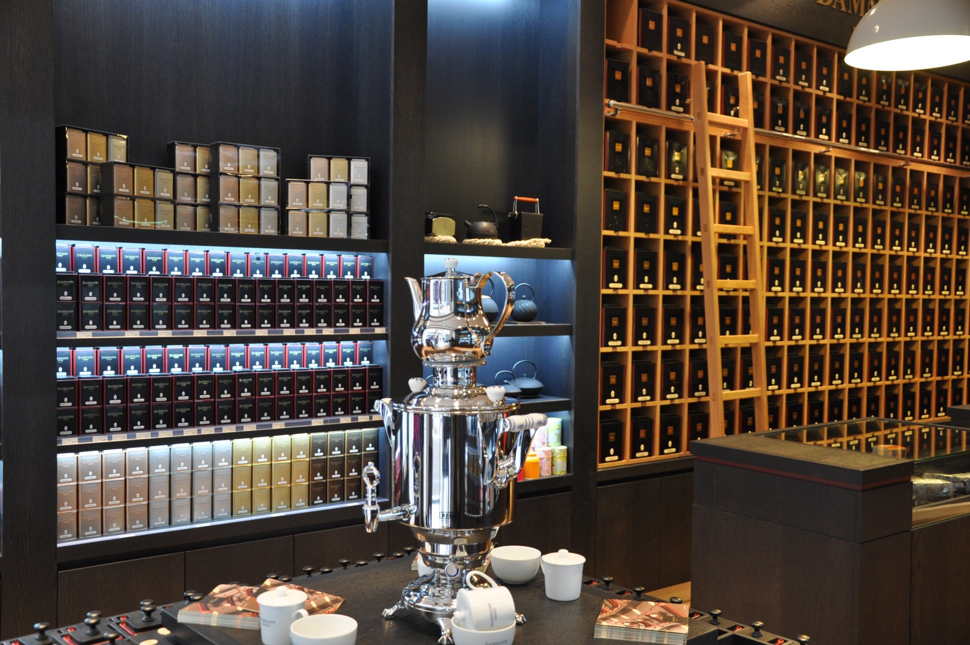 Intérieur de la boutique Lyon Place des Jacobins DAMMANN Frères