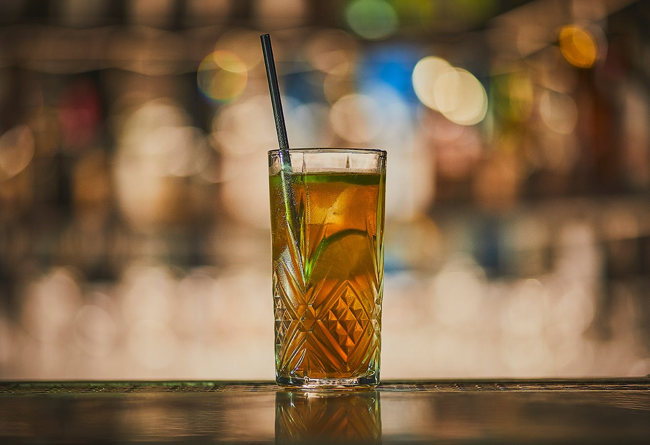 Cocktail prepared with iced tea.