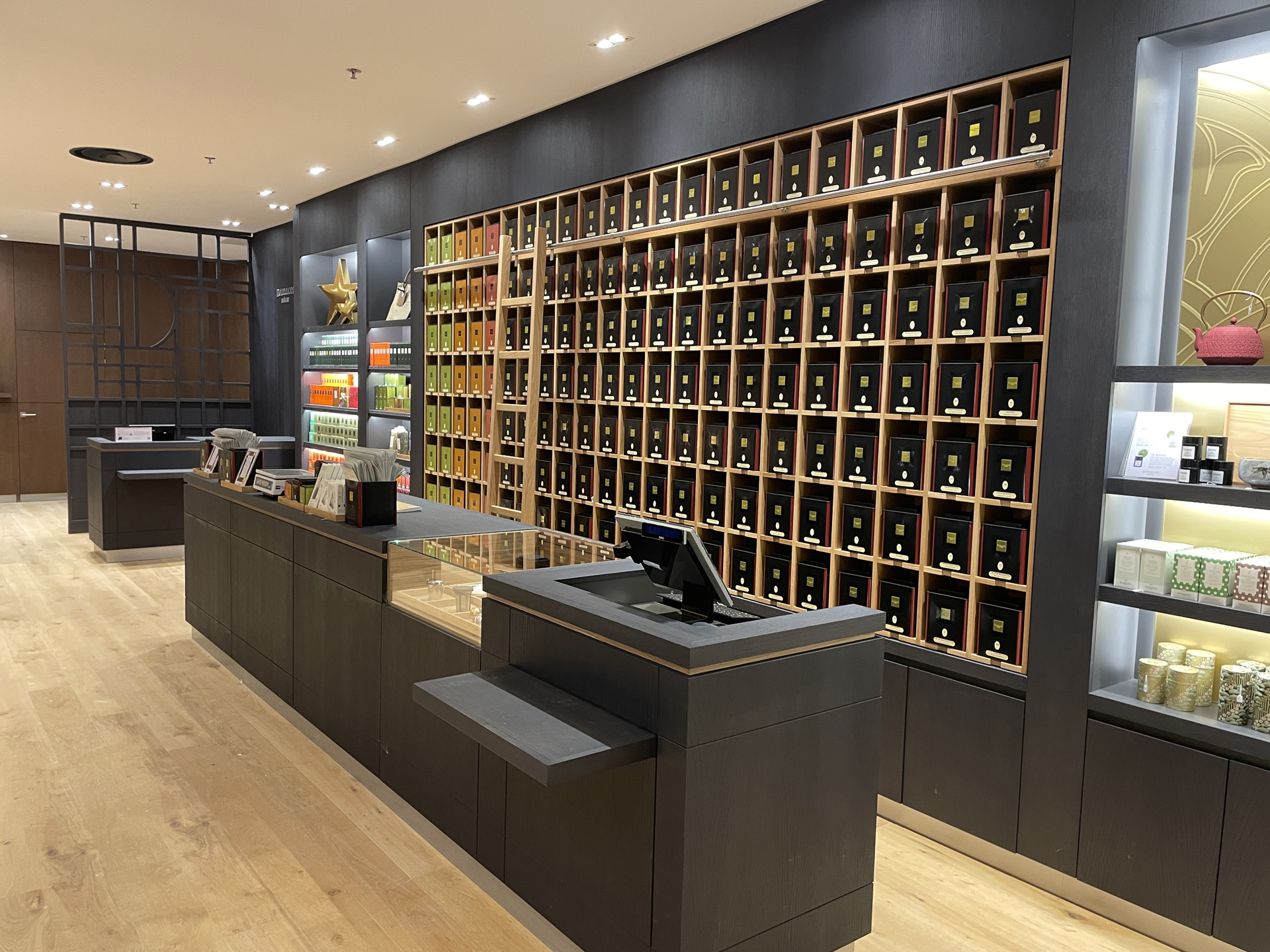 Intérieur de la boutique DAMMANN Frères à Dijon.