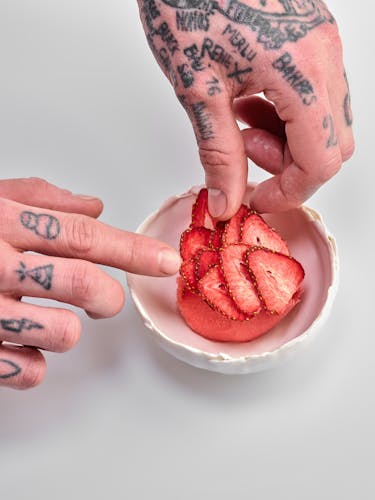 Strawberry sorbet and fresh strawberry slices