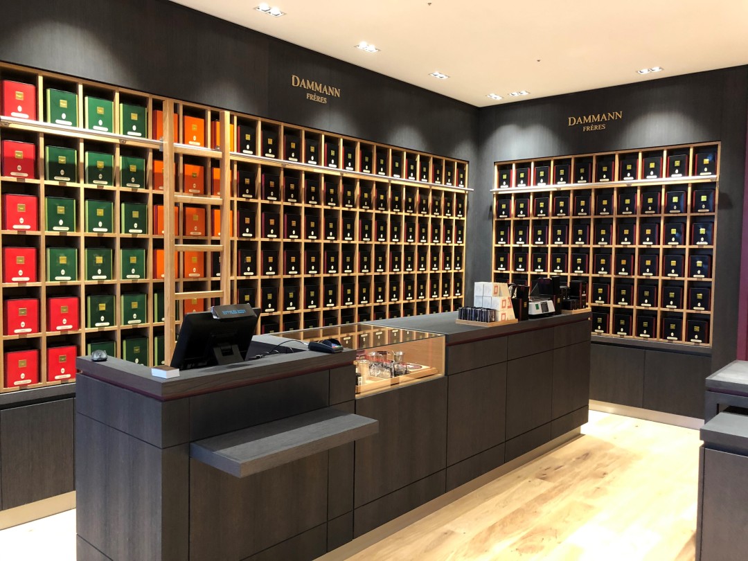 Intérieur de la boutique Lyon Lumière DAMMANN Frères