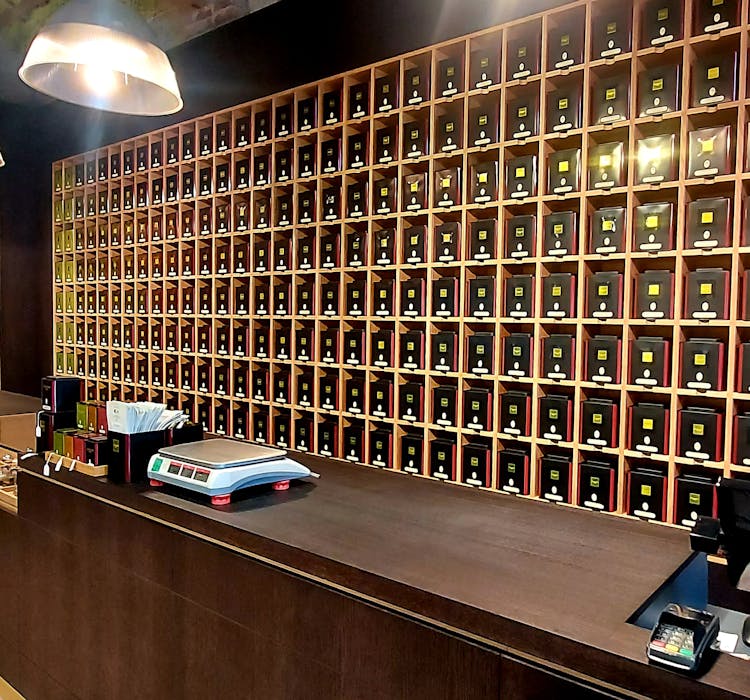 Interior de la boutique DAMMANN Frères de Cour Saint Emilion Bercy Village