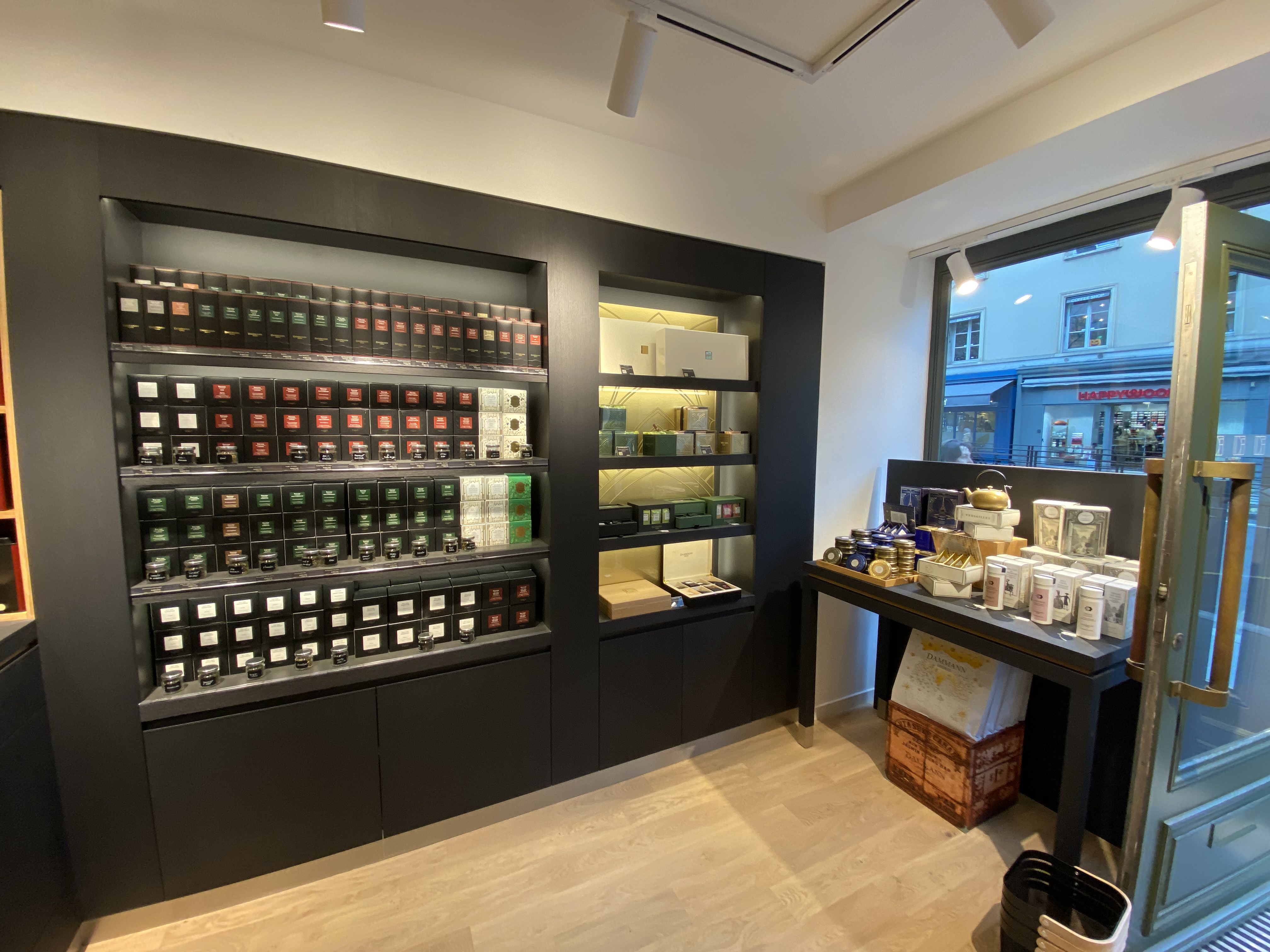 Intérieur de la boutique DAMMANN Frères Versailles