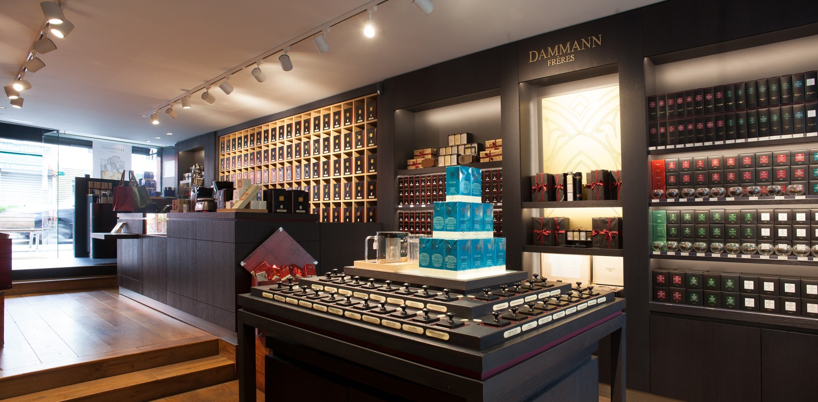 Intérieur de la boutique Boulogne Billancourt DAMMANN Frères