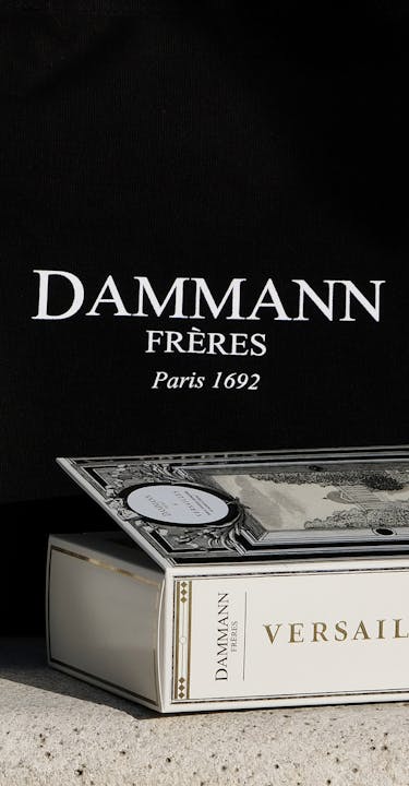 Kollektion "Ein Tee in Versailles", Metallboxen und Geschenkkarton.
