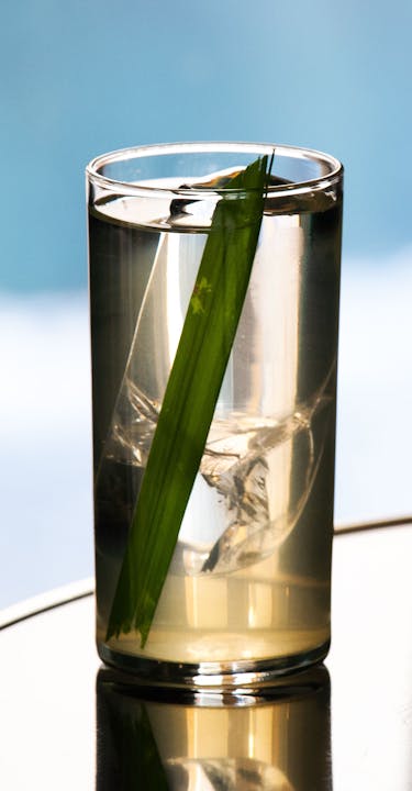 Cocktail prepared with tea.