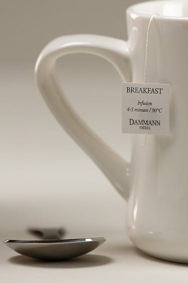 Porcelain mug.