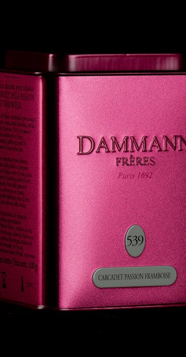 100g box of "Passion Framboise" flavoured carcadet, pink finish metal.
